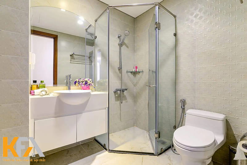 Buồng tắm kính được thiết kế khéo léo tận dụng không gian góc của căn phòng