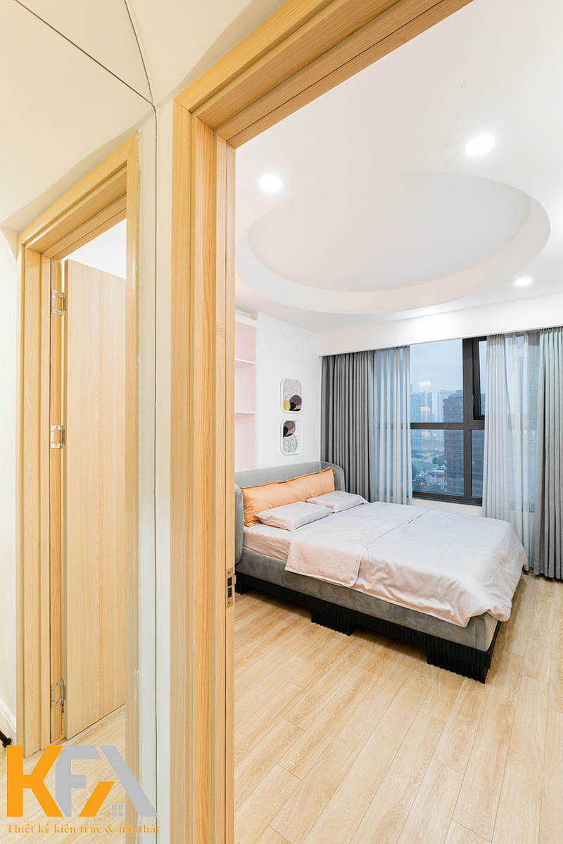 Thiết kế phòng ngủ master độc lạ với 2 cửa ra vào