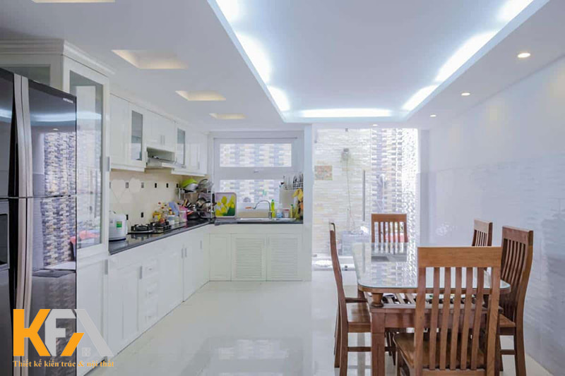 Bố trí bàn ăn trong phòng bếp vừa tiết kiệm không gian, vừa thuận tiện cho sinh hoạt